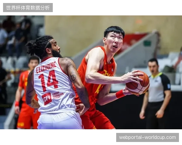 中国男篮近期调整集训阵容，后卫徐杰离队，而留洋小将赵维伦则已归队报到参与合练
